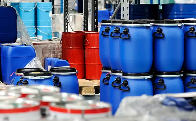 Пластикові бочки: Надійність та Універсальність у Зберіганні та Транспортуванні Рідин