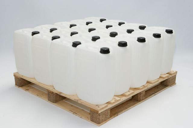 Пластикові Каністри: Надійні Контейнери для Зберігання та Транспортування Рідин